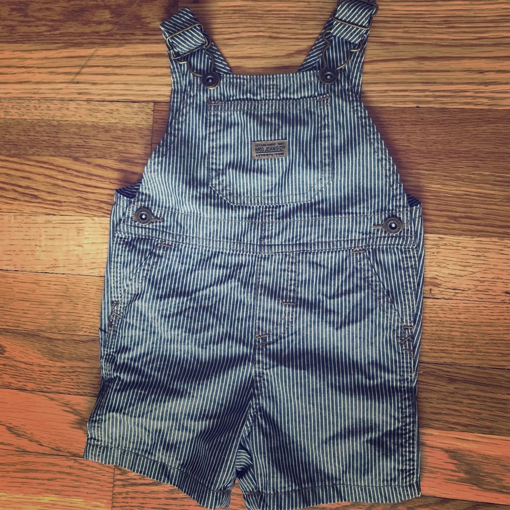 Adorable baby boy 6-9mos Wrangler overalls!